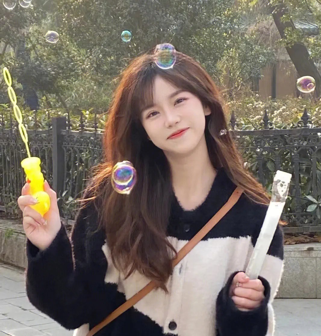 绿衣女子